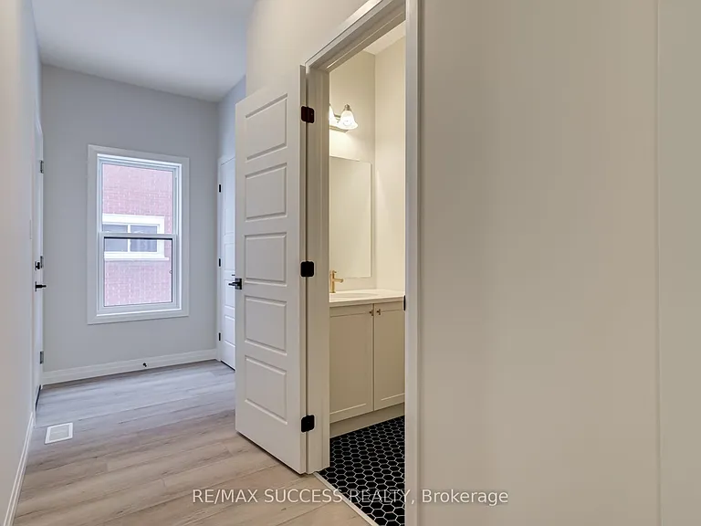 147 Siebert Ave — Photo 18
