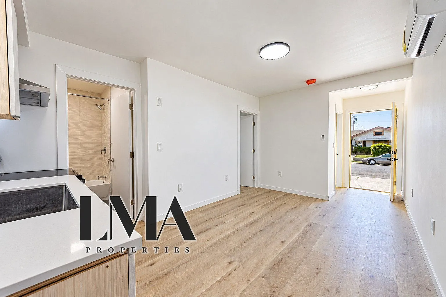 2 bed, 1.0 bath, 900 sqft, $2,250 — Photo 2