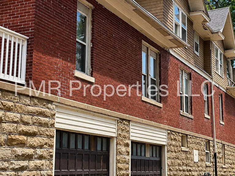 2214 Union St — Photo 2