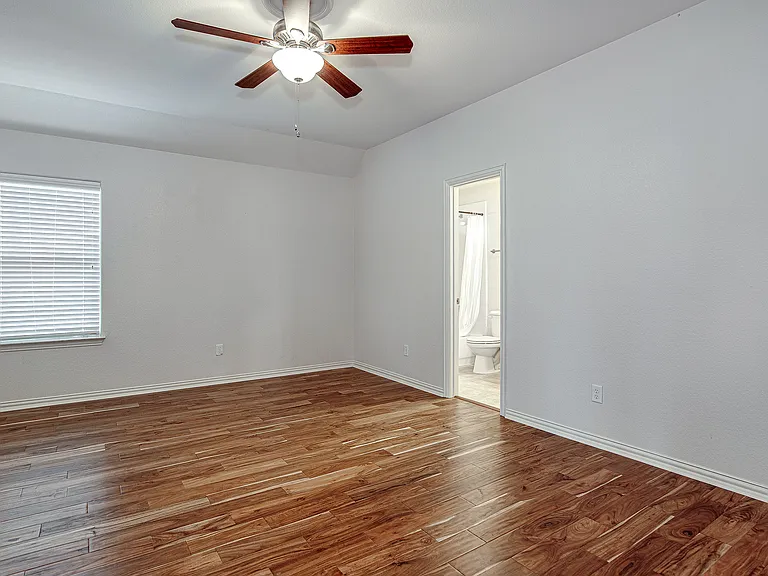 828 Thomas Crossing Dr — Photo 40