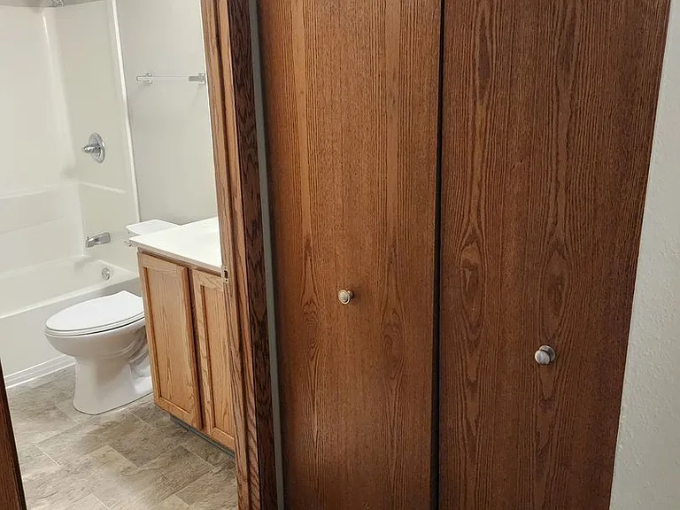 Pleasant Court Apartments — Photo 16