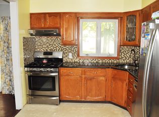 31 Creemer Ave, Iselin, NJ 08830