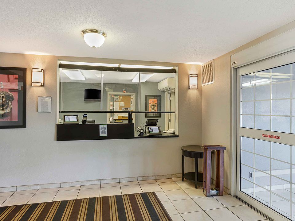 Lobby and Guest Check-in