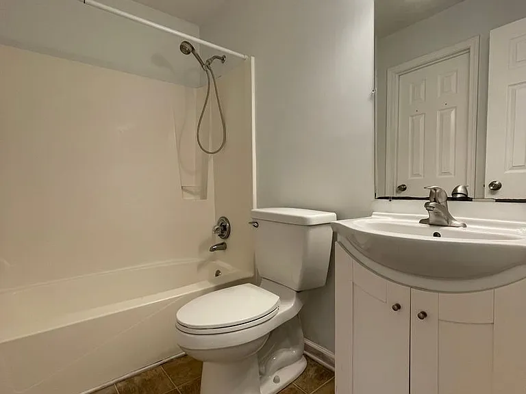 17 Lakewood Ct — Photo 4