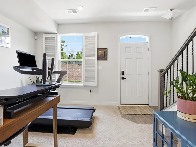 4915 Crest View Dr — Photo 8