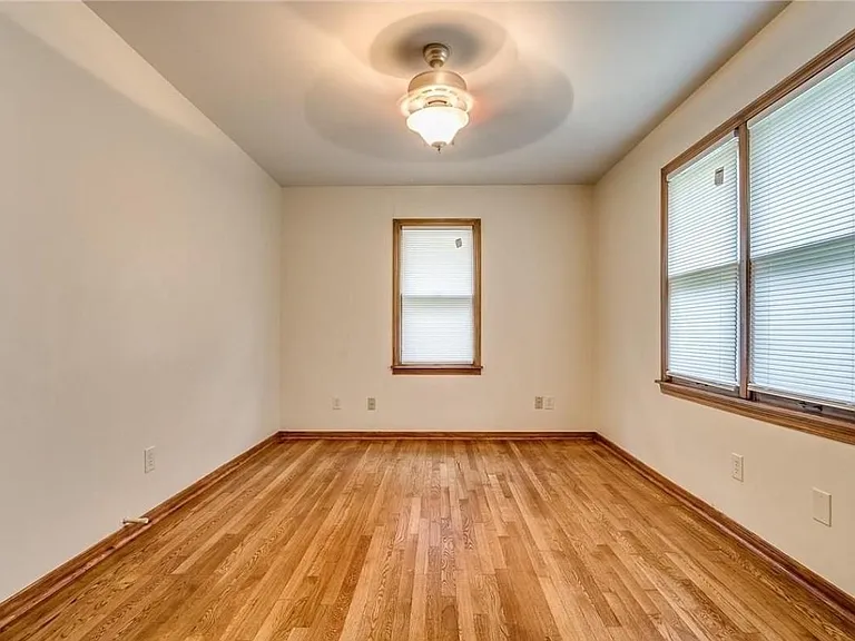 1813 Oxford Way — Photo 8