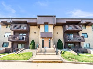 1510 Rock Run Dr APT 1B, Crest Hill, IL 60403