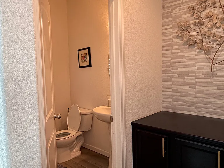 1841 Klamath Ct — Photo 8