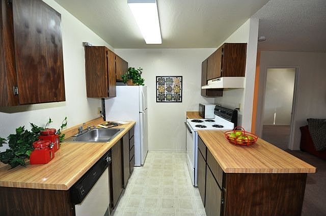 2nd image of 407 Piccadilly Pl APT 14