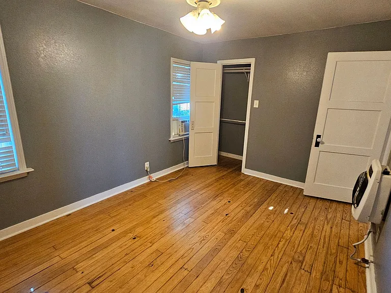 2620 N Elm St — Photo 19