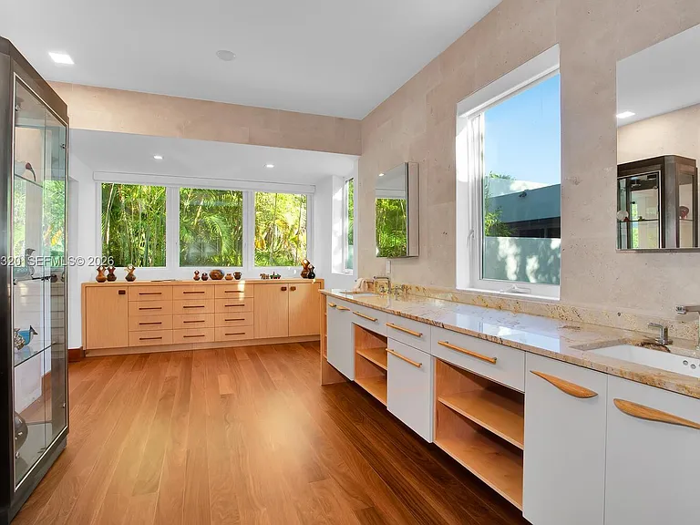 2475 S Bayshore Dr — Photo 20