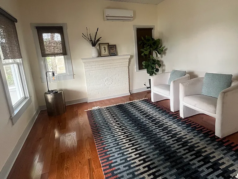104 W Knollwood St #1A — Photo 4