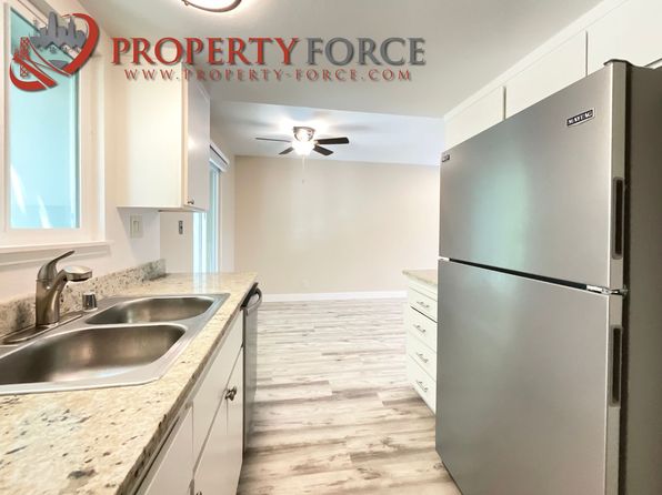 946 Tamarack Ln APT 18