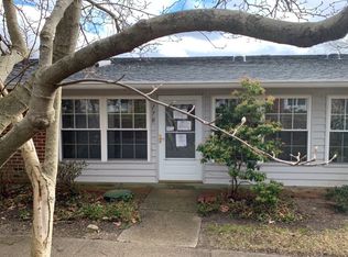 17 Guilford Ct UNIT B, Ridge, NY 11961