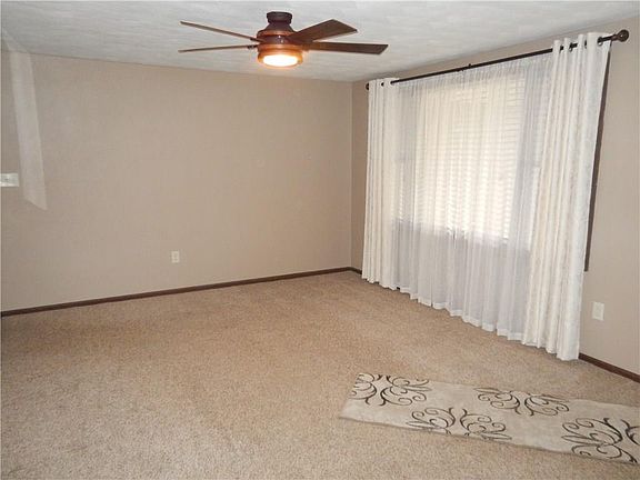 4th image of 303 Woodlawn Dr
