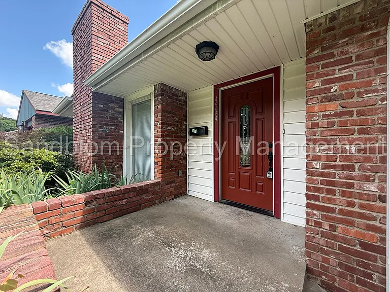 4534 E 39th St — Photo 3