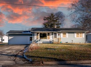 106 S 9th Ave, Vinton, IA 52349