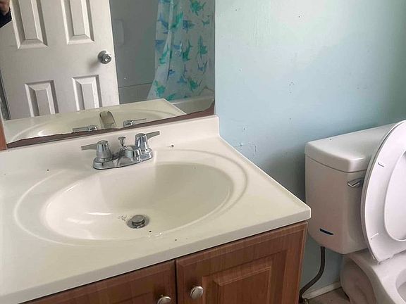 4th image of 139 Hubert Blvd #195