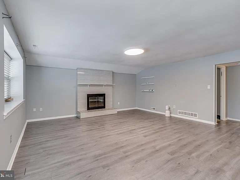 45 Stratford Ln — Photo 13