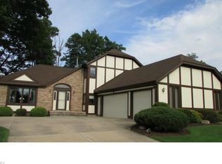 7783 Edgewood Ln, Seven Hills, OH 44131
