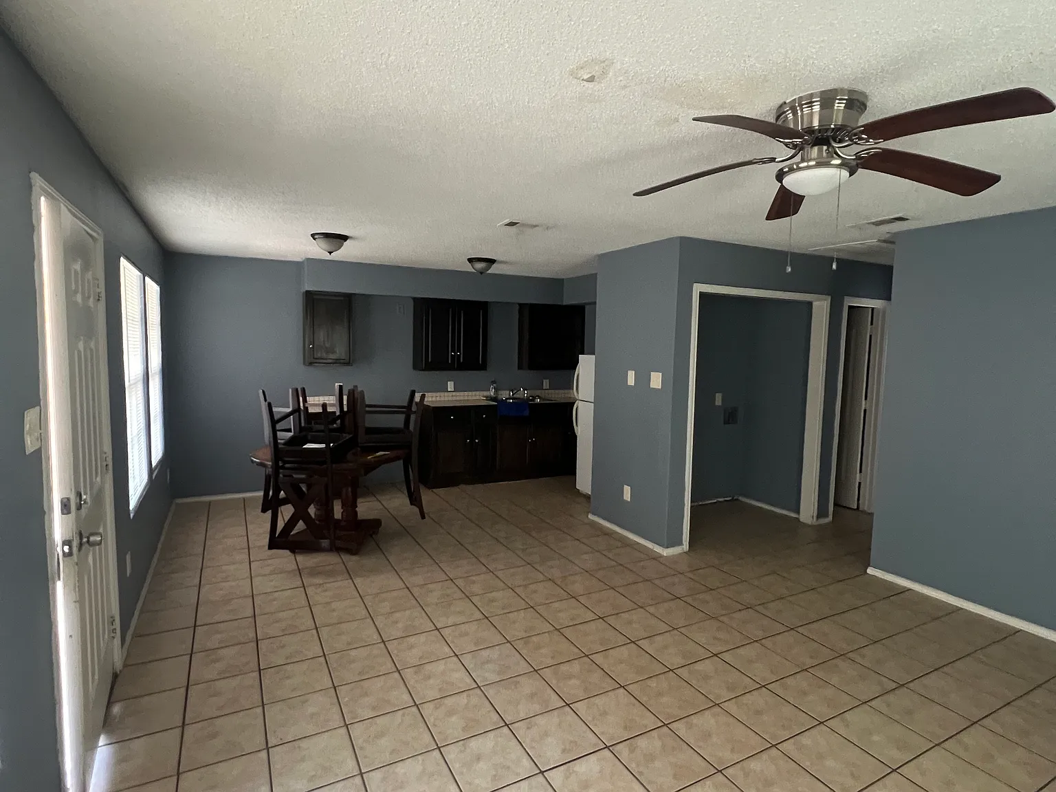 3 bed, 1000 sqft, $1,500 — Photo 2