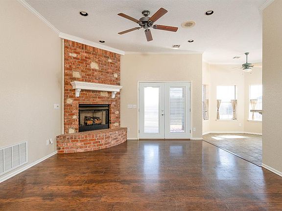 4th image of 900 S Spring Ln