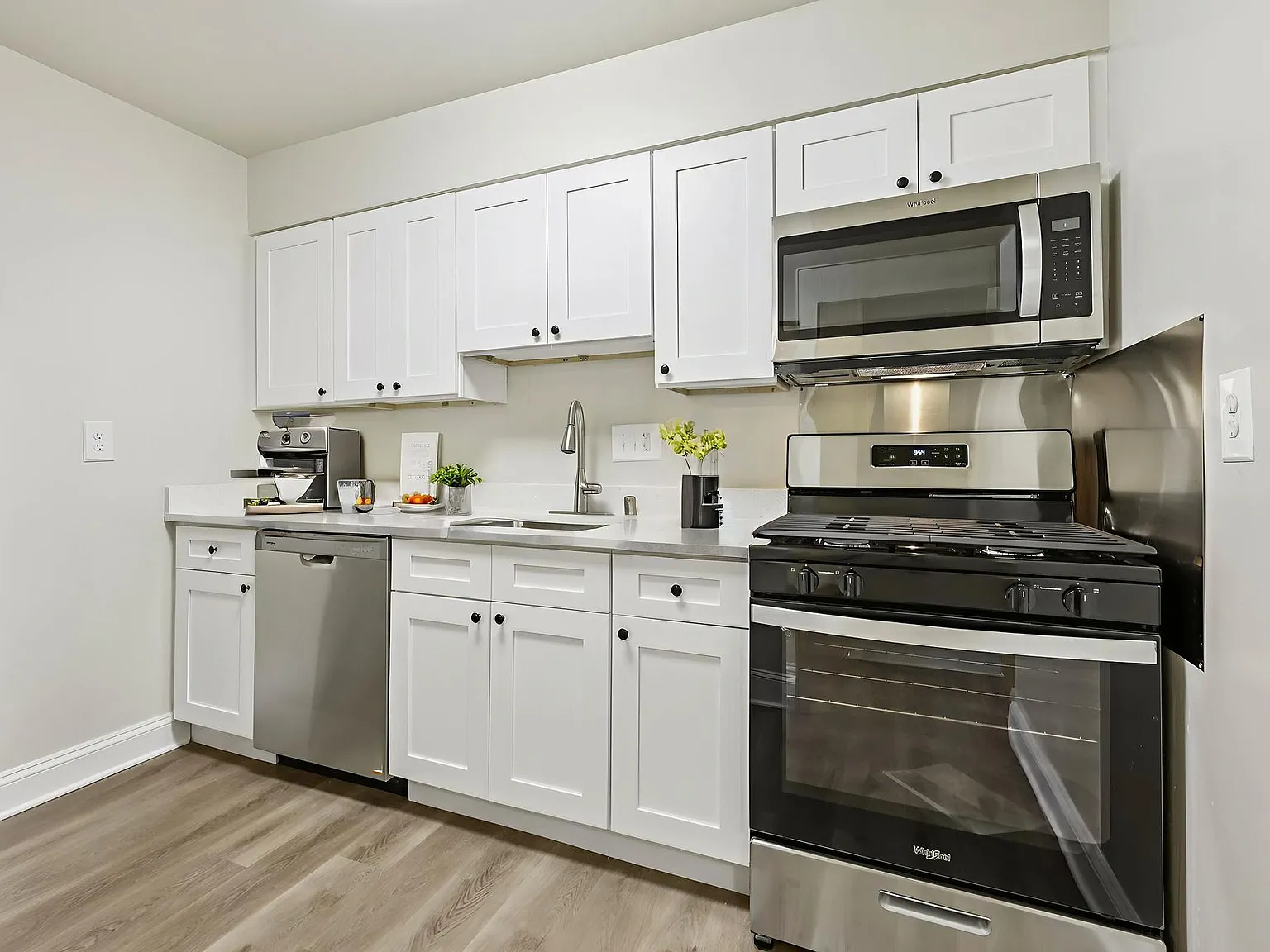 Woods Edge Apartments — Photo 2