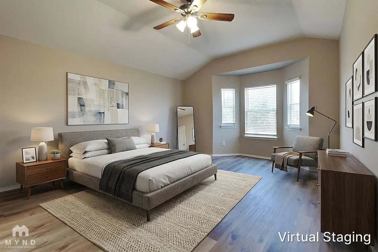 4 bed, 2.5 bath, 2320 sqft, $1,975 — Photo 3