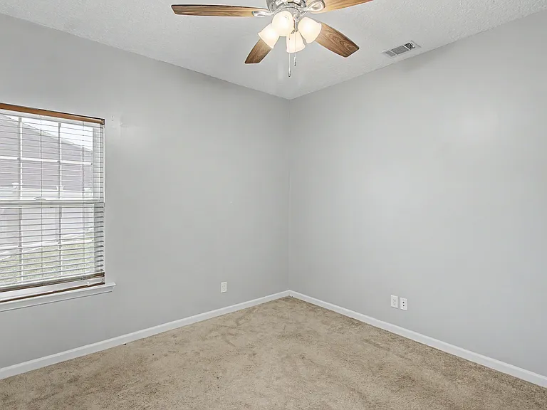 976 Oak Crest Dr — Photo 16