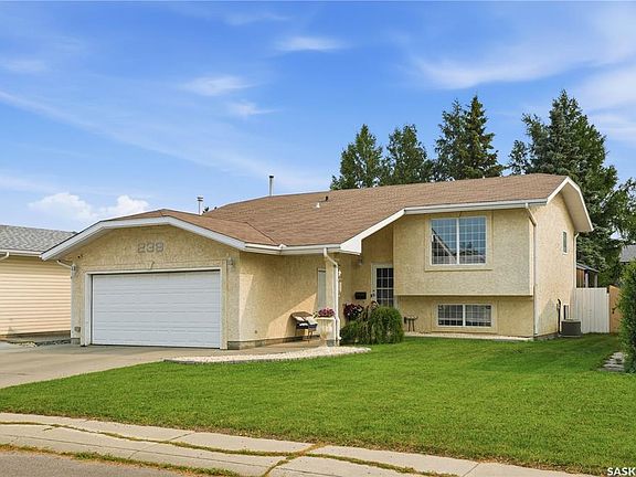 2nd image of 239 Manning CRESCENT
