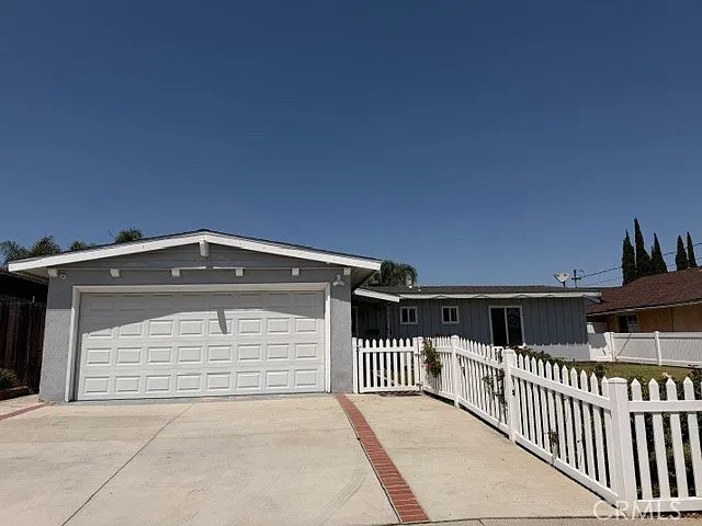 2415 Los Padres Dr — Photo 2