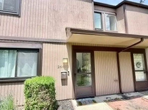 26653 Lake Of The Falls Blvd, Olmsted Falls, OH 44138