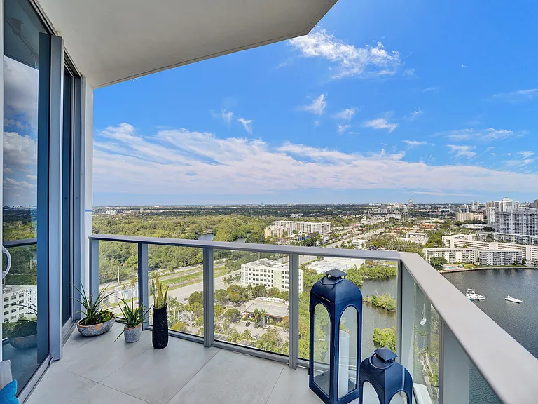 17301 Biscayne Blvd — Photo 54