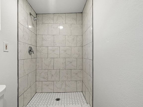 5th image of 2522 Altura Ave #1