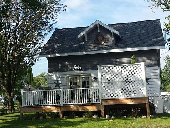 4th image of 213 Balsam St