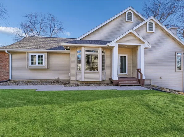 3319 Riverpointe Cir NE, Cedar Rapids, IA 52411