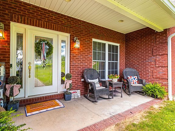 5th image of 379 Red Hill Rd