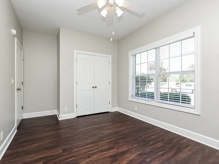1811 Potters Ct — Photo 15
