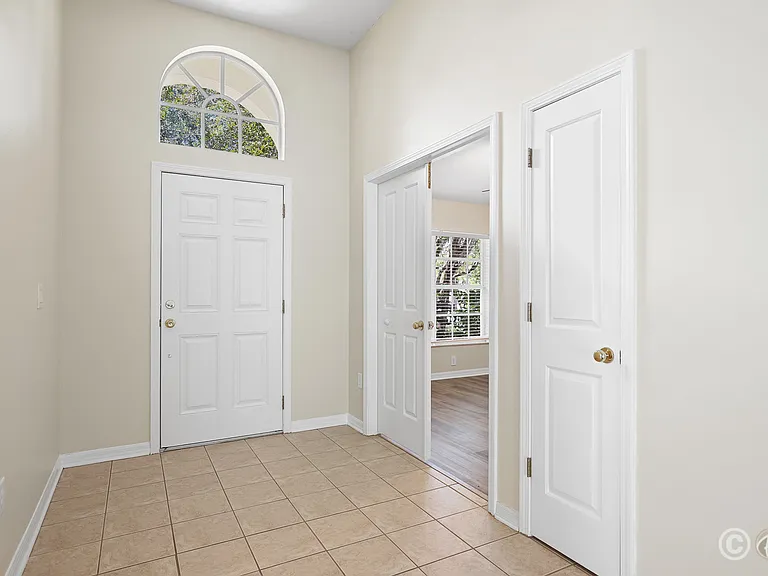 6328 Bridgecrest Dr — Photo 2