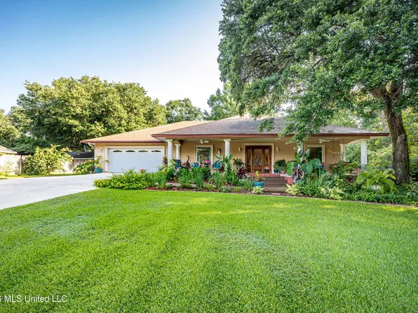 12 Gulfview Dr, Ocean Springs, MS 39564