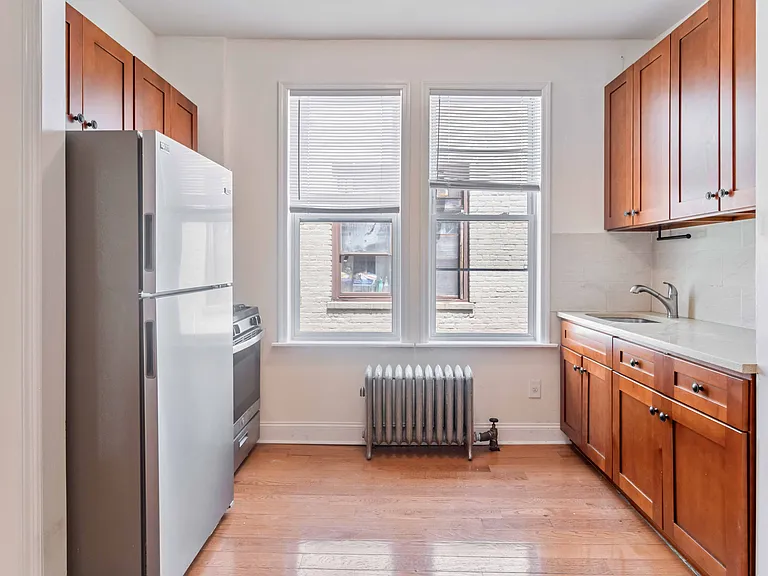 23-54 31st St #2G — Photo 4