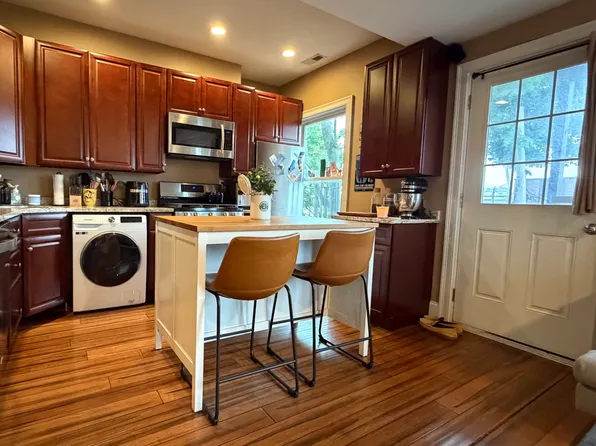 57 W 7th St APT 2, South Boston, MA 02127