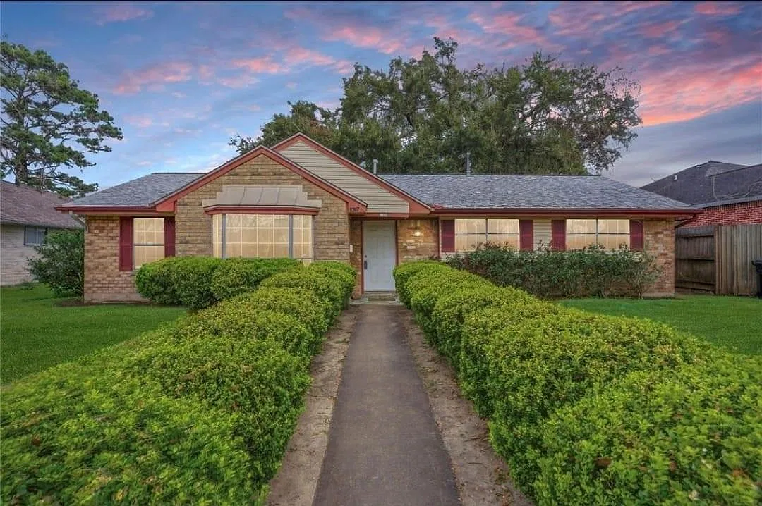 3 bed, 2.0 bath, 1690 sqft, $2,000 — Photo 1
