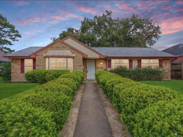 8307 Coastway Ln, Houston, TX 77075