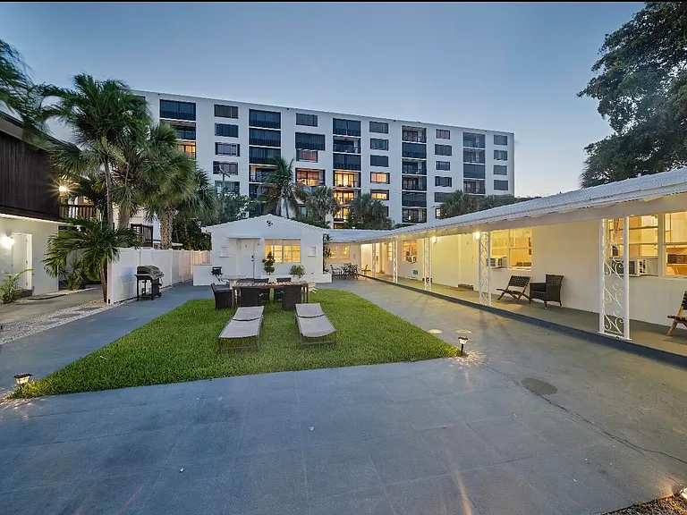 2307 N Ocean Blvd #2 — Photo 2