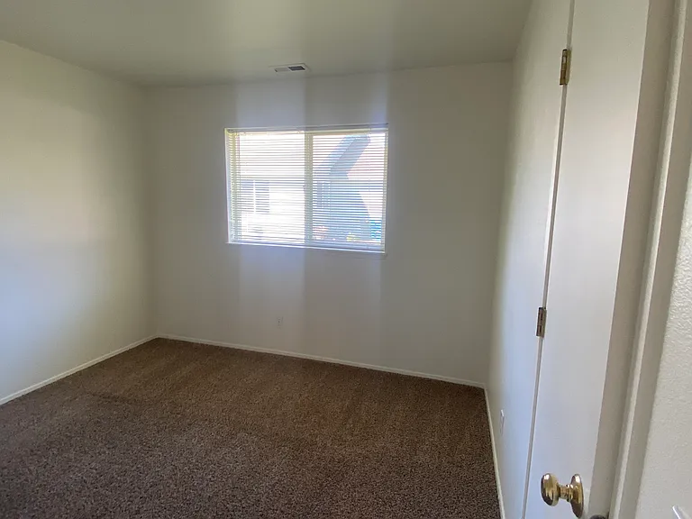 2124 NE Linnea Dr — Photo 23
