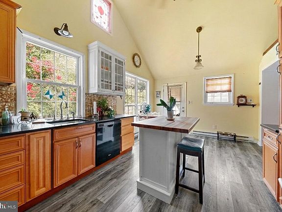 5th image of 57 S Terrace Ave