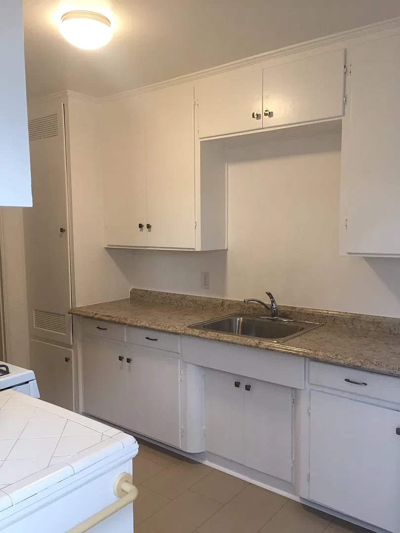LA MESA — Photo 4