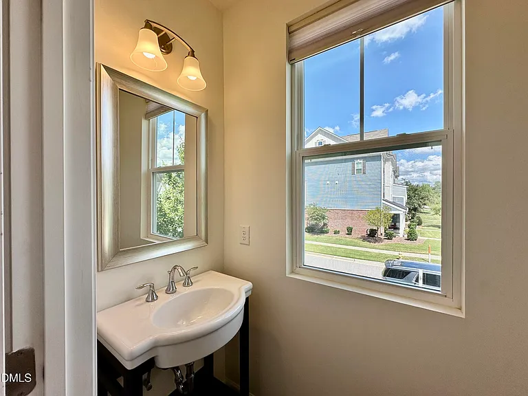 304 Skymont Dr — Photo 14
