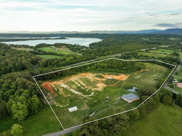 1076 Old Newport Hwy, Dandridge, TN 37725